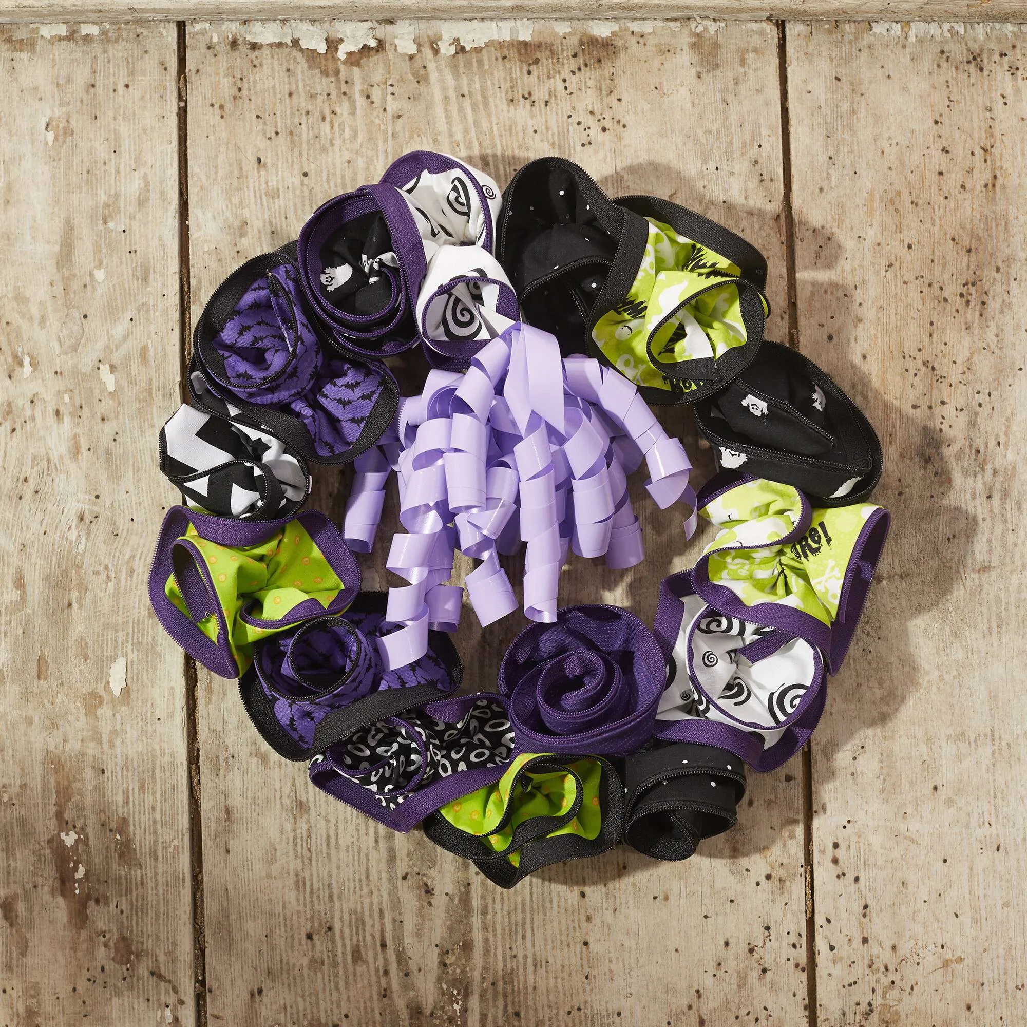 Coats & Clark Craft Zipper No-sew Halloween Wreath
