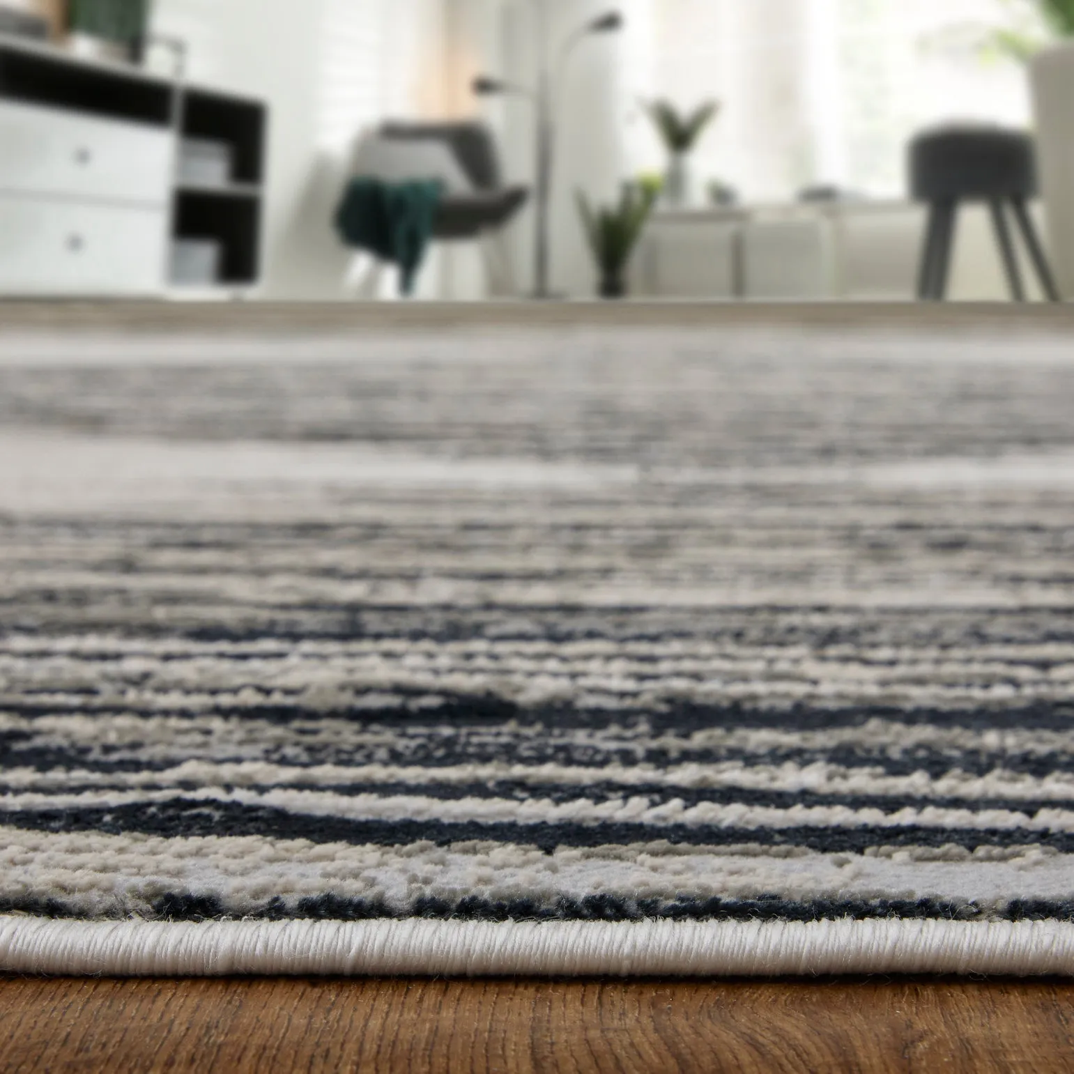Micah 69439LRF Black/Silver Rug