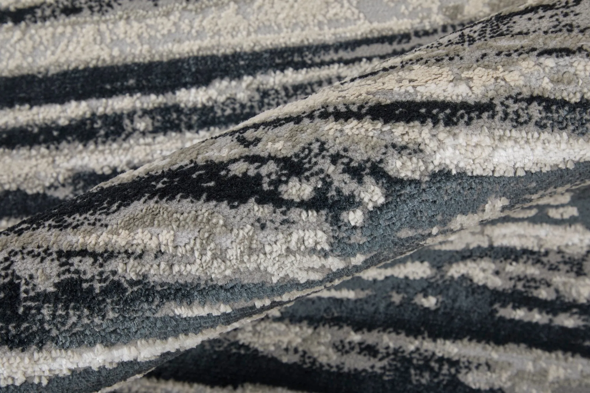 Micah 69439LRF Black/Silver Rug