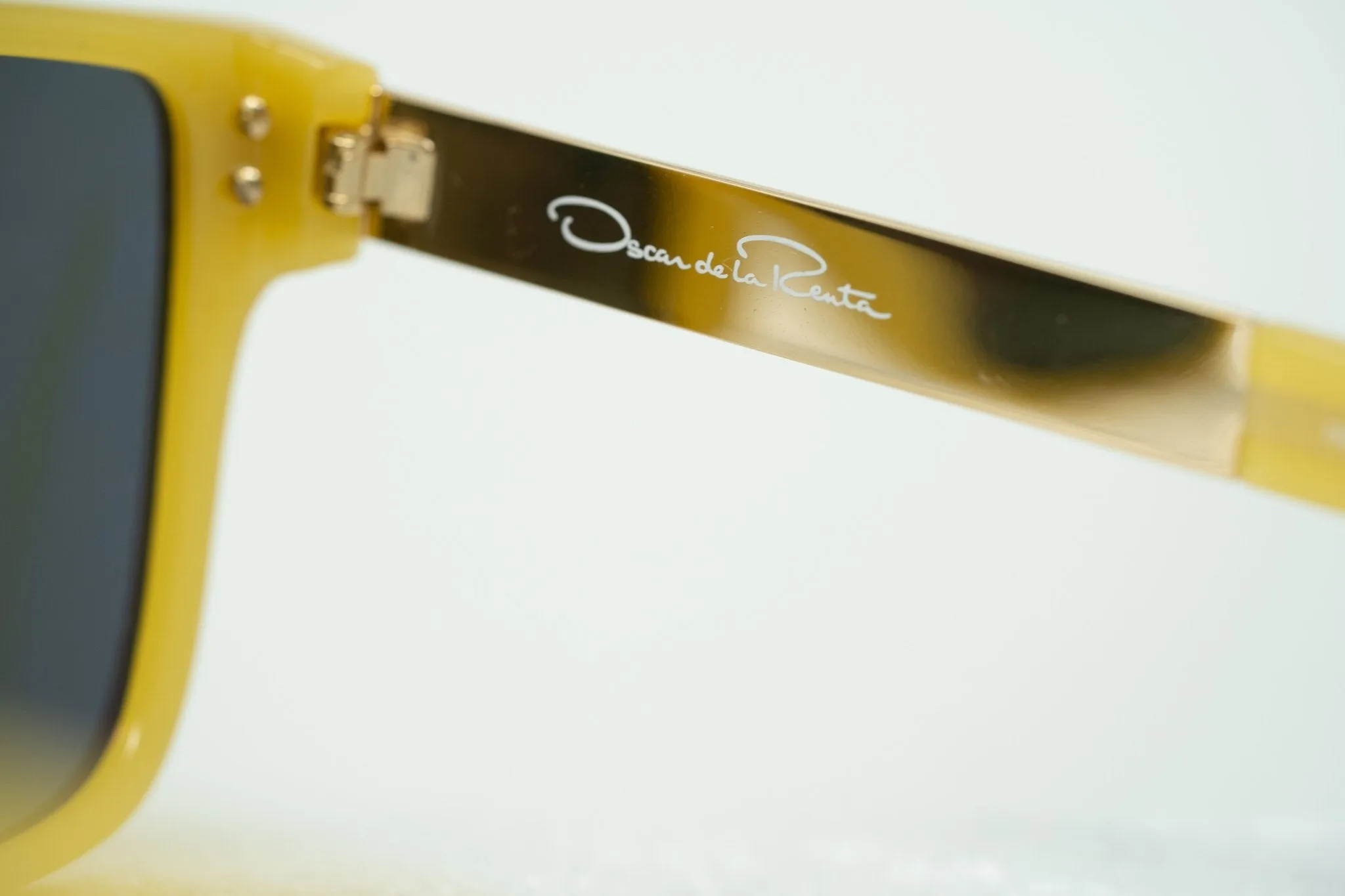Oscar De La Renta Sunglasses Oversized Gold