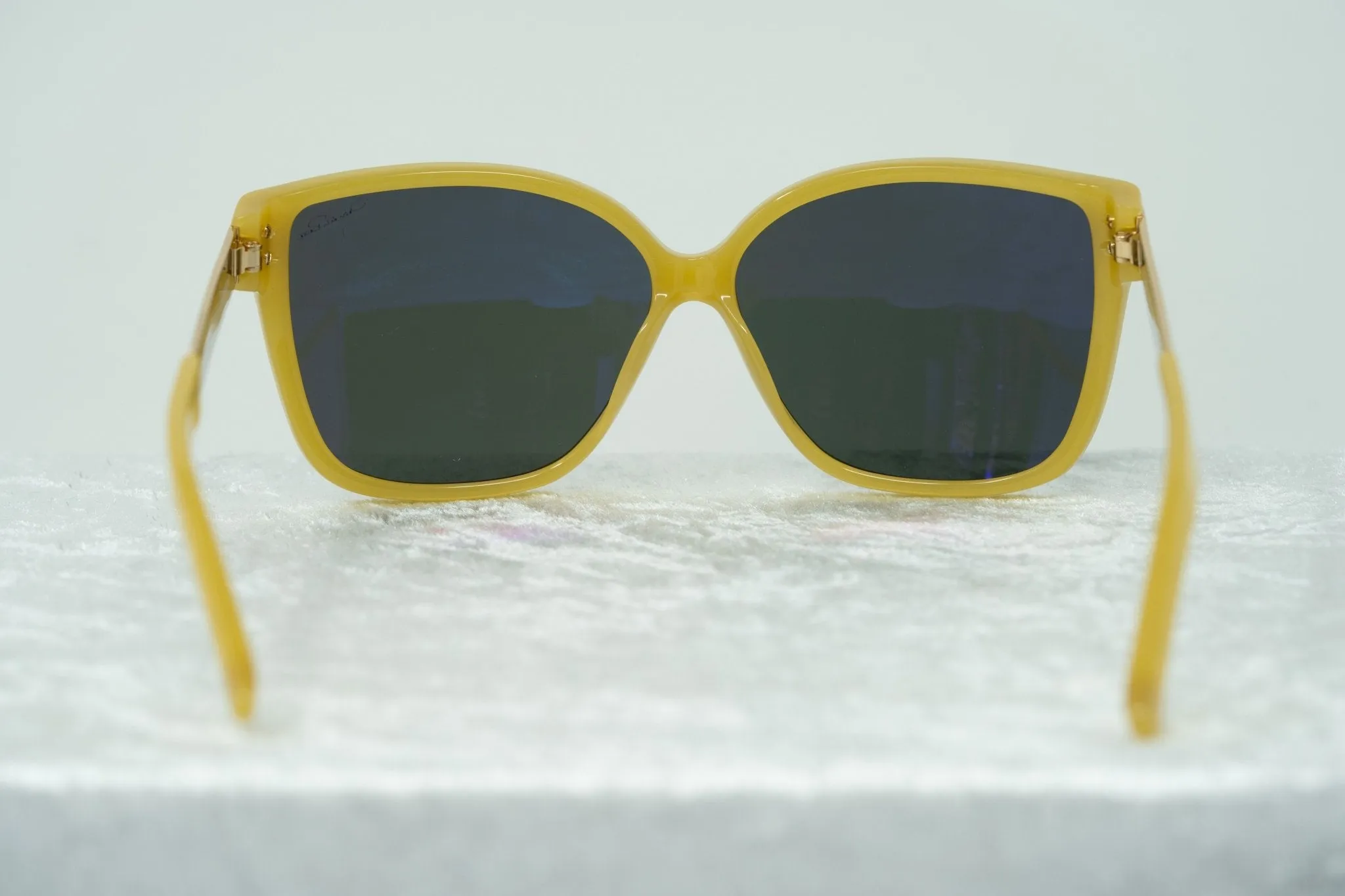 Oscar De La Renta Sunglasses Oversized Gold