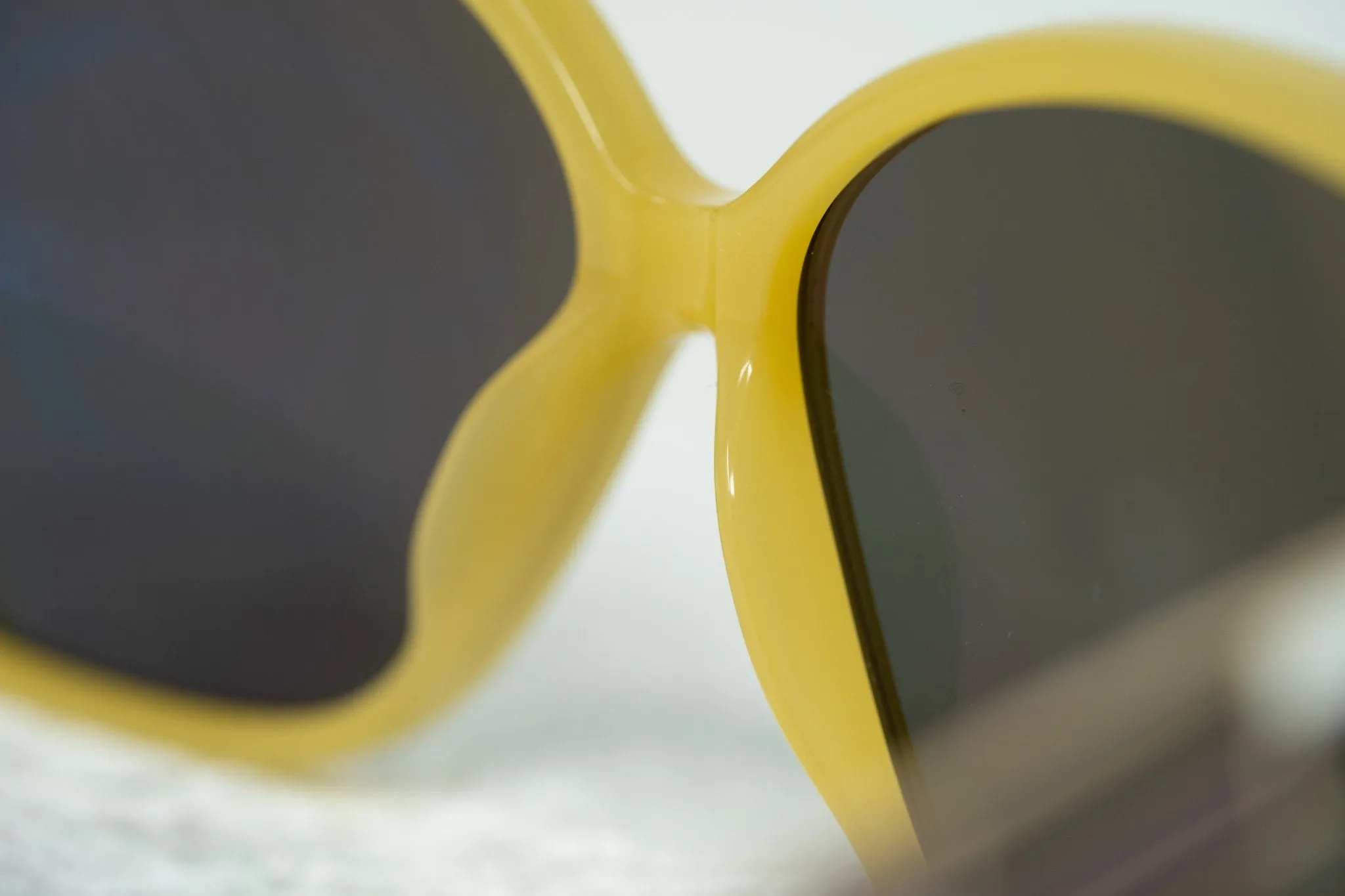 Oscar De La Renta Sunglasses Oversized Gold