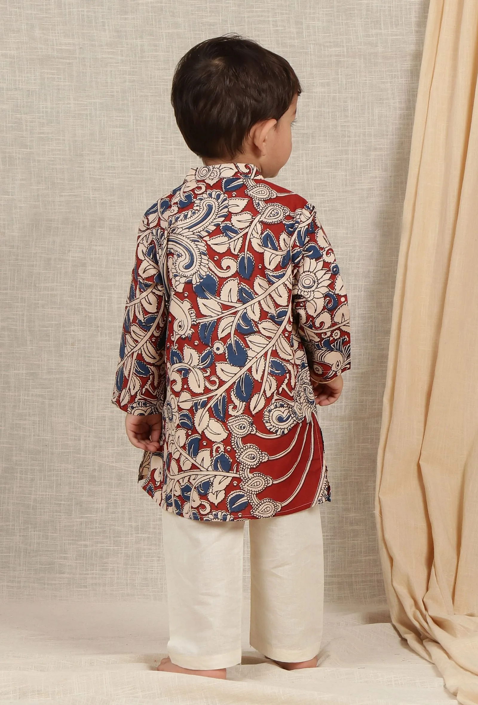 Set Of 2: Ranav Maroon & Beige Cream Kalamkari Printed Cotton Kurta & Off-white Pyjama
