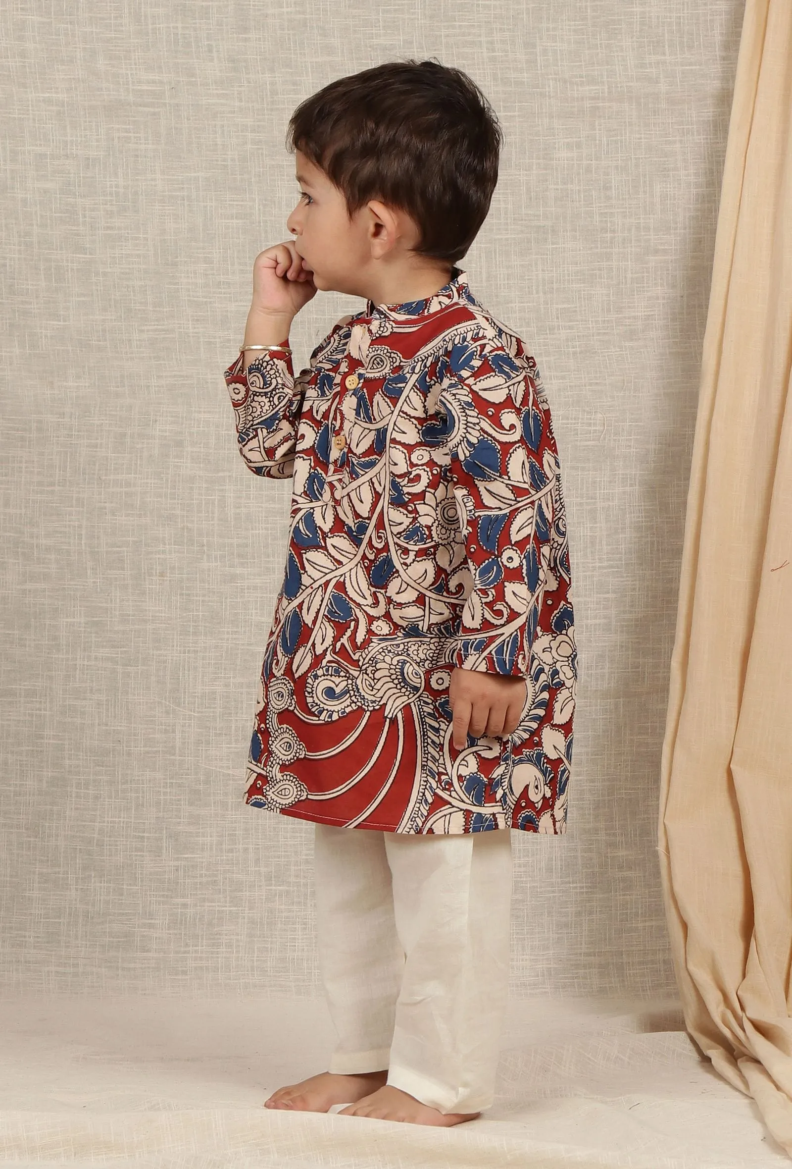 Set Of 2: Ranav Maroon & Beige Cream Kalamkari Printed Cotton Kurta & Off-white Pyjama